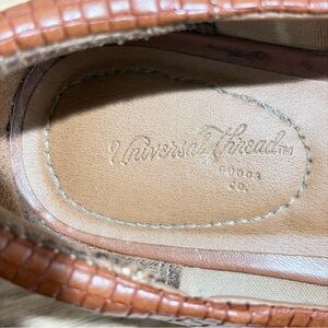 Universal Thread Brown Textured Slip-On Flats Geometric Round Toe Women's Casual